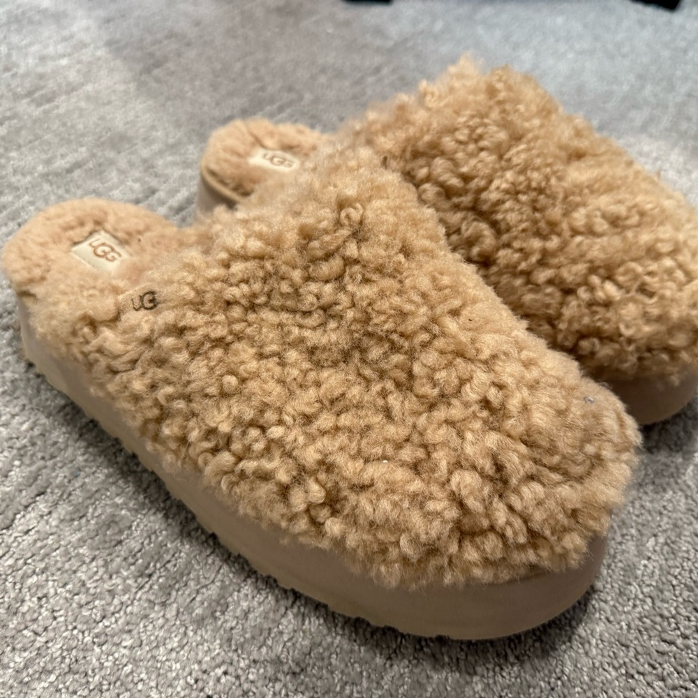 UGG Fluffy Slippers